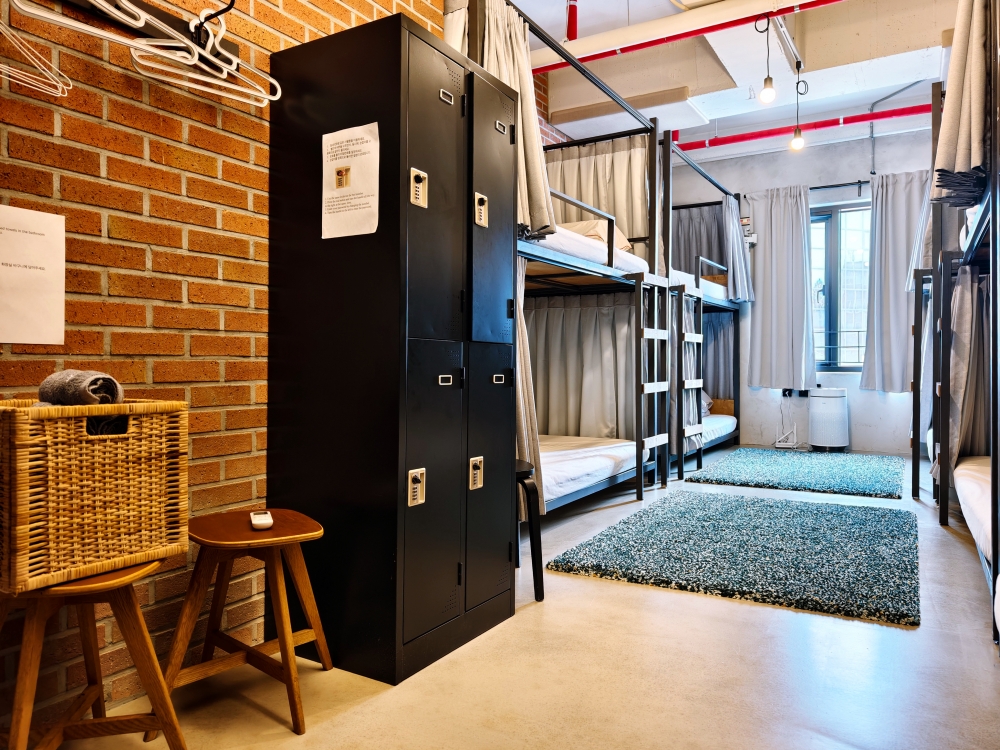 釜山南浦洞住宿 SuHi Hostel 舒伊青年旅館 工業風美學，最CHILL的複合式設計旅宿