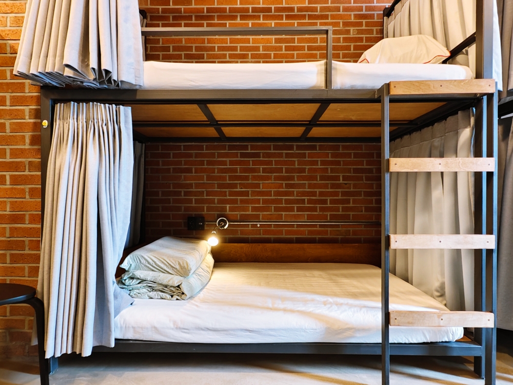釜山南浦洞住宿 SuHi Hostel 舒伊青年旅館 工業風美學，最CHILL的複合式設計旅宿