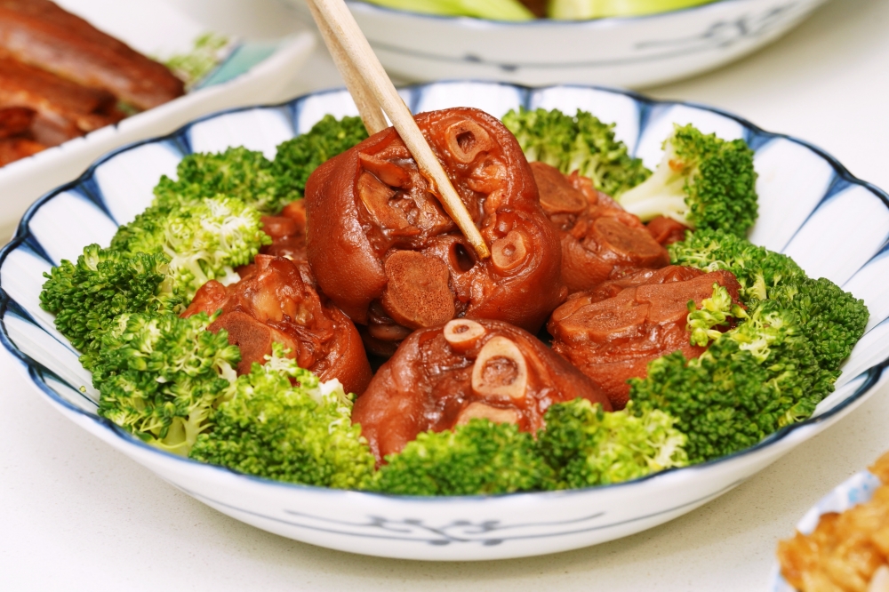 【 宅配年菜推薦 】一桌到位的團圓滋味｜愛上新鮮 × 吳秉承「承福滿堂團圓宴」年菜開箱